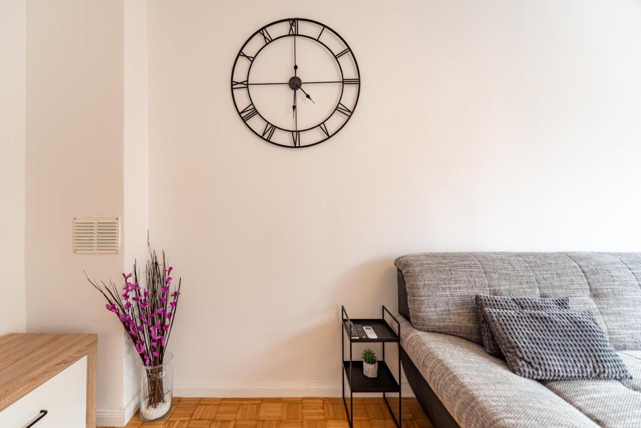 Apartment 12 O'Clock زادار المظهر الخارجي الصورة