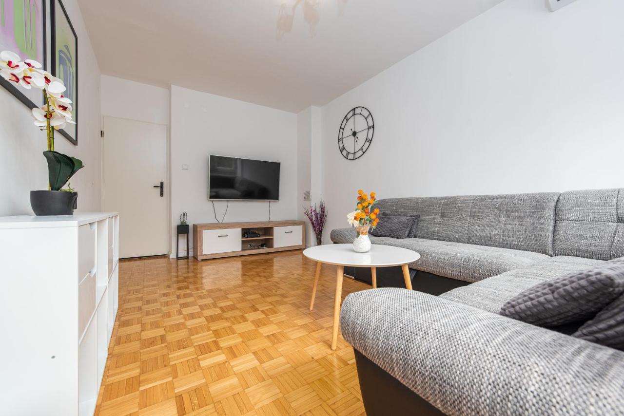 Apartment 12 O'Clock زادار المظهر الخارجي الصورة