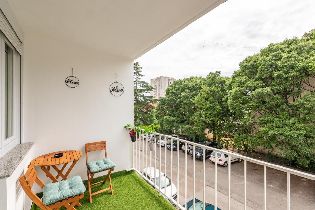 Apartment 12 O'Clock زادار المظهر الخارجي الصورة